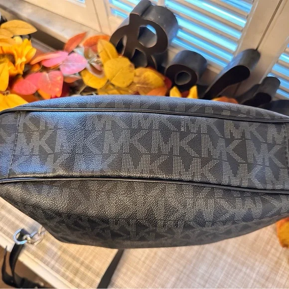 Michael Kors Monogram Black Shoulder Bag - Picture 5 of 5